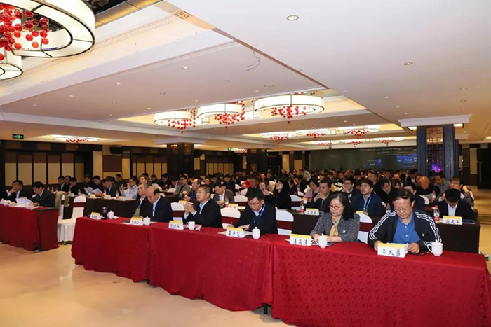 你的固廢我的寶 祥云飛龍倡議聯(lián)手治理危廢 鋼鐵、有色能否擦出“火花”.jpg